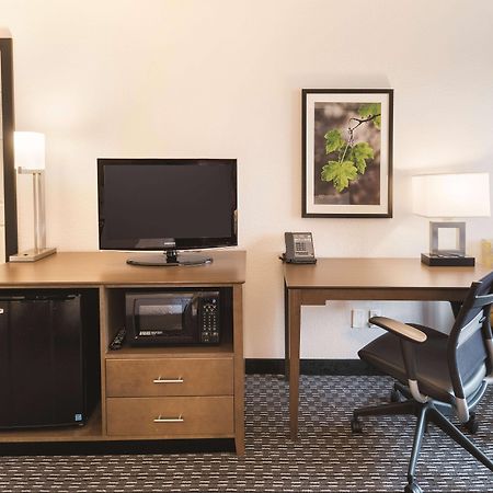 La Quinta By Wyndham Arlington North 6 Flags Dr Ξενοδοχείο Εξωτερικό φωτογραφία