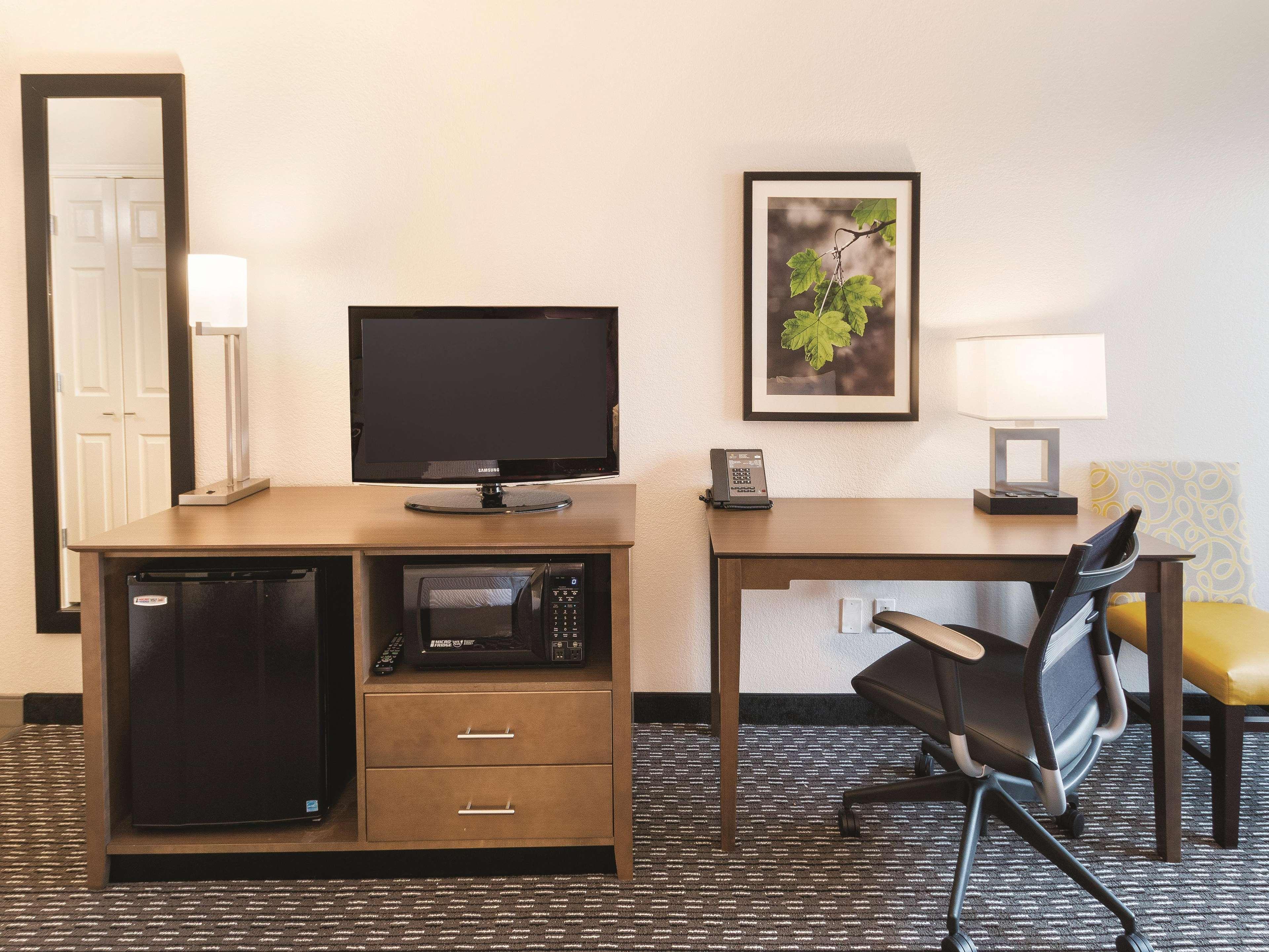 La Quinta By Wyndham Arlington North 6 Flags Dr Ξενοδοχείο Εξωτερικό φωτογραφία