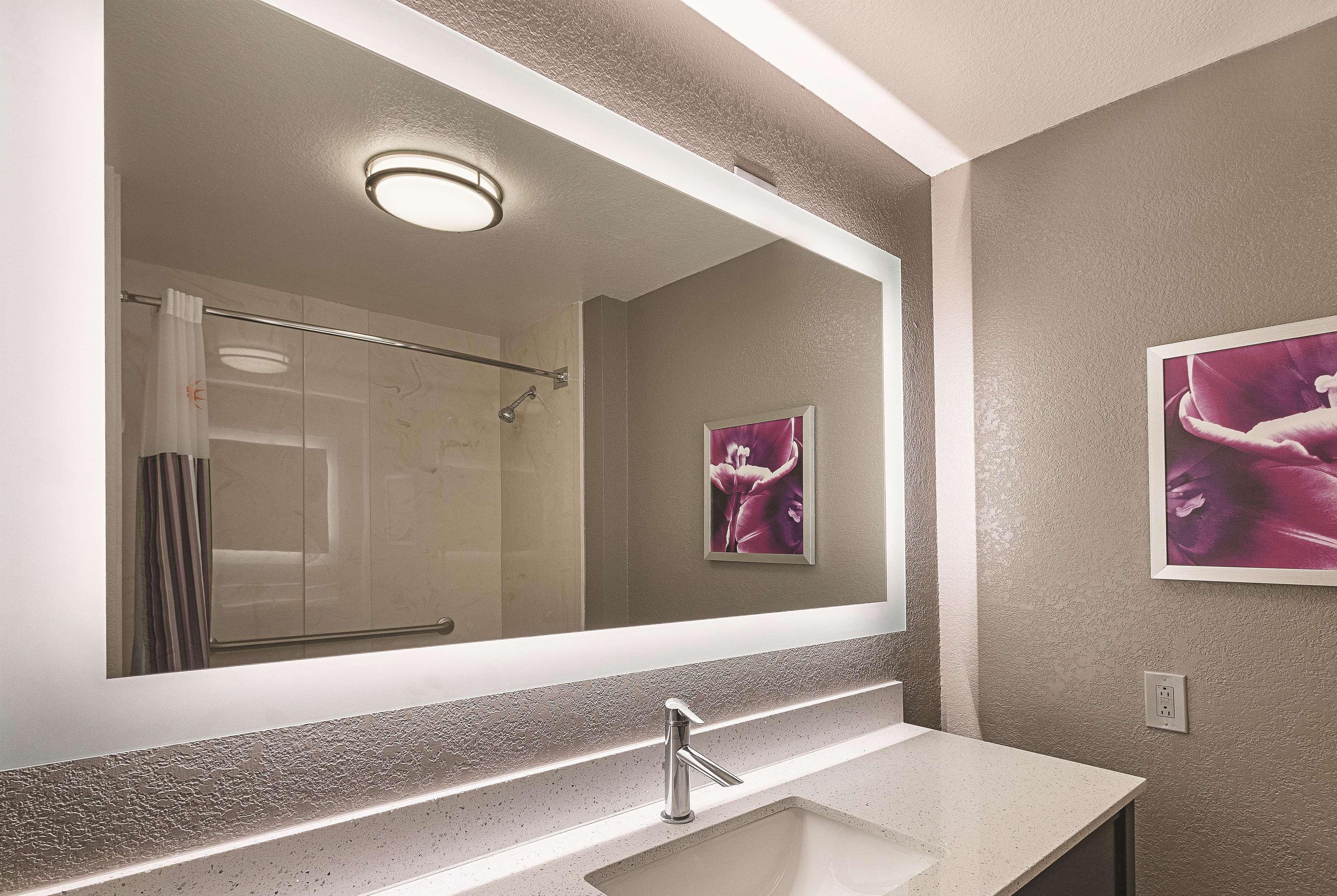 La Quinta By Wyndham Arlington North 6 Flags Dr Ξενοδοχείο Εξωτερικό φωτογραφία