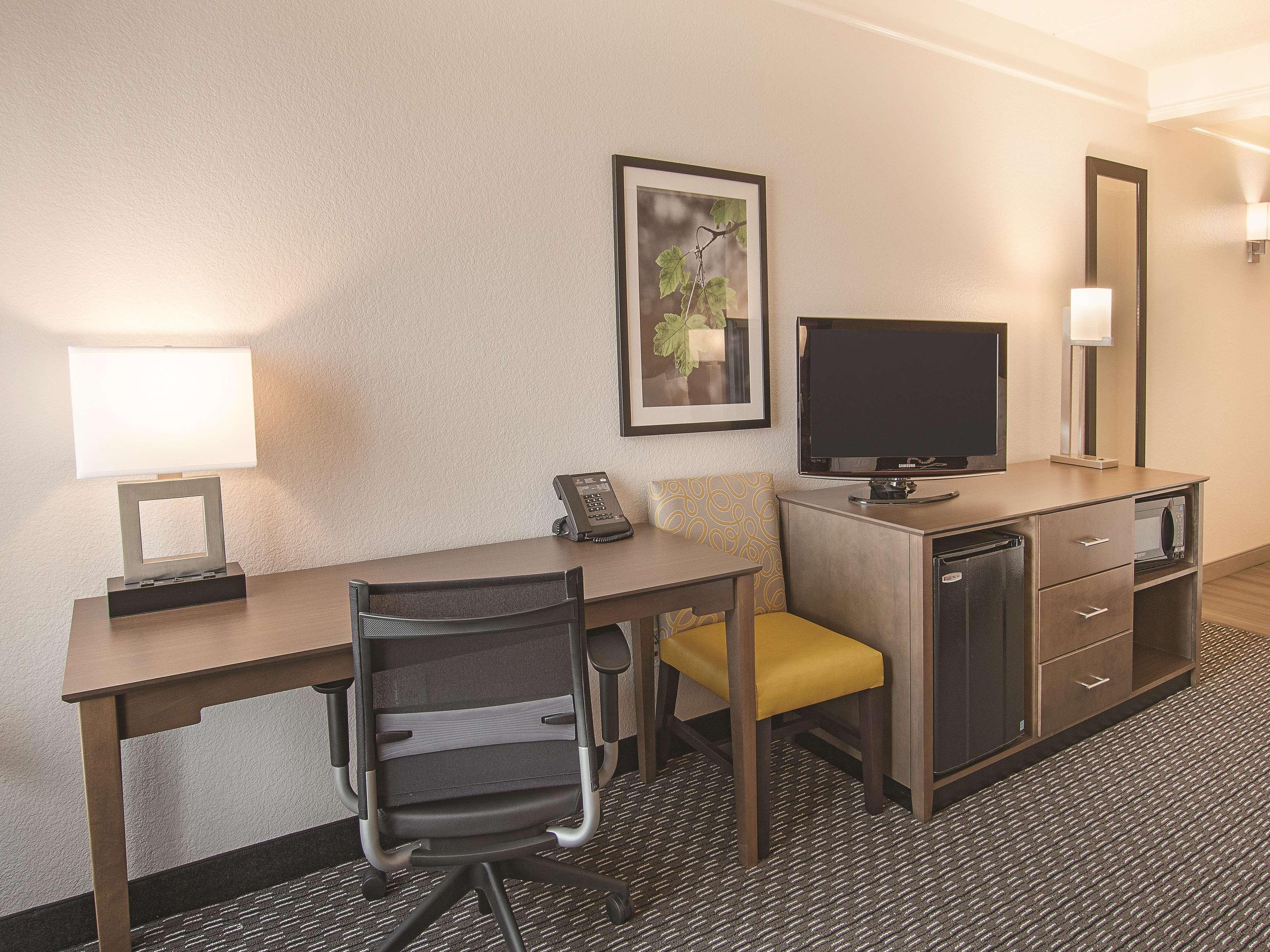 La Quinta By Wyndham Arlington North 6 Flags Dr Ξενοδοχείο Εξωτερικό φωτογραφία