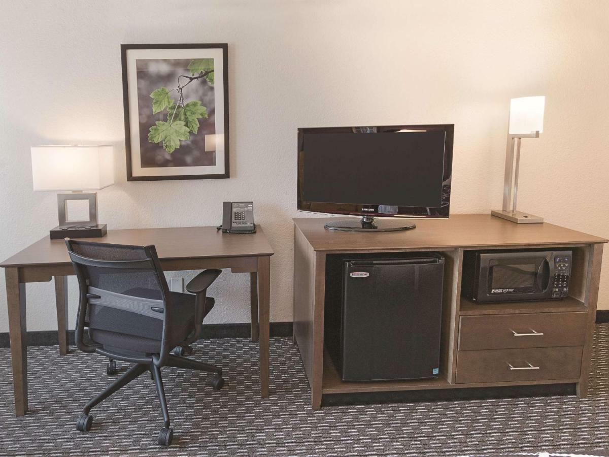 La Quinta By Wyndham Arlington North 6 Flags Dr Ξενοδοχείο Εξωτερικό φωτογραφία