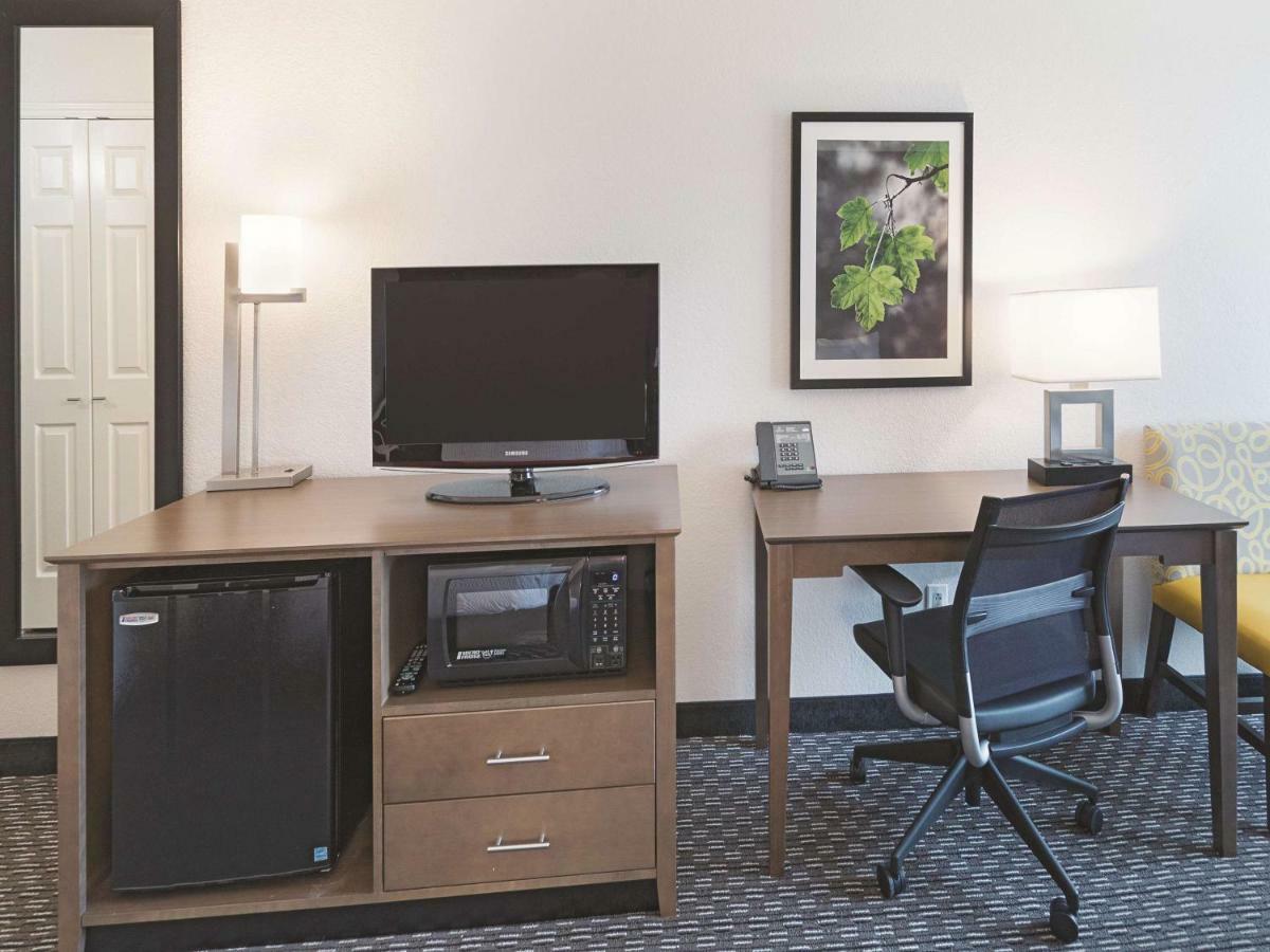 La Quinta By Wyndham Arlington North 6 Flags Dr Ξενοδοχείο Εξωτερικό φωτογραφία